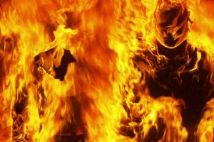 Житель Хабаровска облил свою жену бензином и поджег