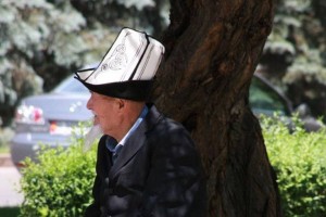 В Кыргызстане предлагают ужесточить ответственность детей за пожилых родителей