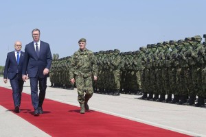 
                    Вучич привел армию Сербии в состояние максимальной готовности
                
