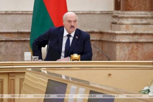 
                    «Умирать я не собираюсь, ребята». Александр Лукашенко прокомментировал сообщения о своей болезни
                