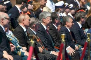 
                    Лидеры семи иностранных государств участвуют в Параде Победы в Москве
                