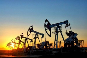 Девять стран ОПЕК+ с мая начали добровольное снижение добычи нефти