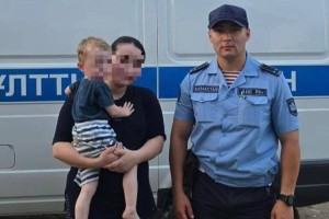 Гвардейцы вернули потерявшегося ребенка родителям в Уральске