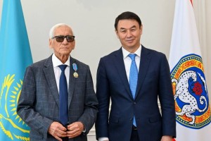 
                    Аким Алматы вручил представителям культуры и трудовых коллективов госнаграды от имени Президента 
                