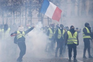 
                    Не хотим работать до гробовой доски – во Франции не утихают бунты против пенсионной реформы
                