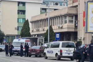 
                    В Черногории мужчина взорвал гранату в суде
                