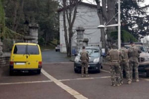 
                    Во Франции школьник напал с ножом на учительницу
                