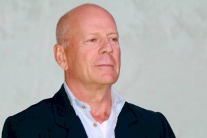 
                    У Брюса Уиллиса диагностировали неизлечимую болезнь
                