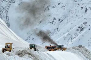 
                    При сходе лавины в Таджикистане погибли 15 человек
                