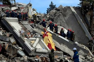 
                    Спасатели нашли выжившего в Турции спустя неделю после землетрясения
                