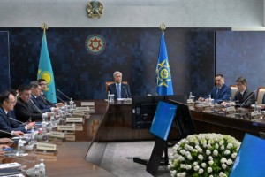 
                    Токаев провел совещание с руководящим составом КНБ РК
                