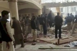 
                    Террорист-смертник подорвал себя в мечети в Пакистане
                