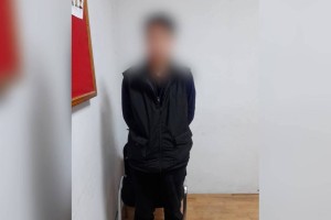 Астанчанка украла деньги через чужой телефон на остановке