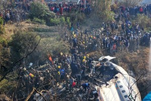
                    Пассажир рухнувшего самолета в Непале снял кадры крушения
                