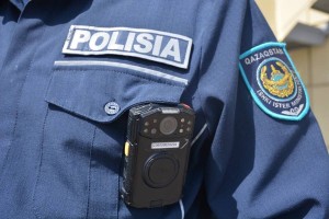 
                    Пьяные жители бревнами загородили автодорогу в ВКО
                