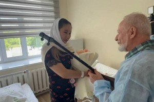 В Караганде новорожденным детям подарили по домбре