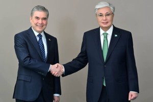 Токаев провел неформальную встречу с председателем Халк маслахаты Туркменистана