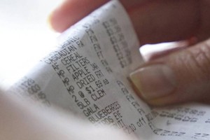 
                    Французские магазины в 2023 году перестанут выдавать бумажные чеки покупателям
                