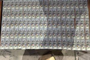 90 тысяч долларов конфисковали у иностранца в аэропорту Атырау
