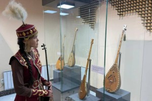
                    В Актобе открылась уникальная выставка в честь Национального дня домбры
                