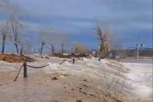 В Петропавловске прорвало дамбу, затапливает еще один район города