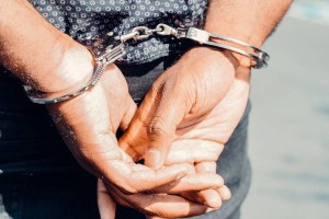 Дерзкий грабеж: в Балхаше мужчина открыто похитил деньги из кассы в бутике