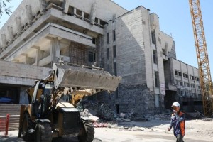 
                    В Алматы в театре Сац реализуют идею Кунаева: мраморное панно украсит фойе 
                
