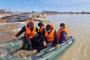 Найдены тела двух пропавших мужчин во время паводка в Атырауской области
