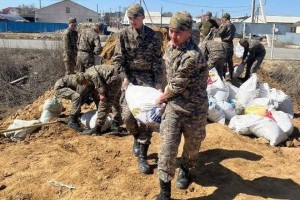 Военнослужащие укрепляют дамбы и проводят эвакуацию населения – Минобороны РК