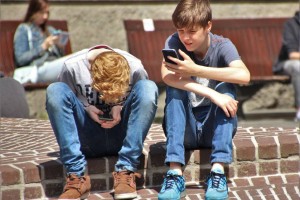 
                    Протест, любовь, неблагополучие в семье: почему подростки уходят из дома
                