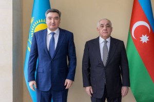 Бектенов посетил Баку с официальным визитом