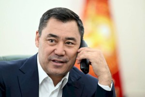 
                    Президент Кыргызстана поздравил родителей 7-миллионного жителя страны и выбрал ему имя
                