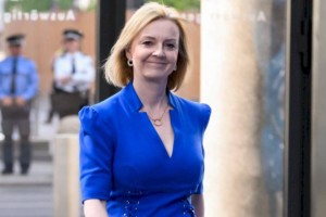 
                    Премьер-министр Великобритании Лиз Трасс извинилась за допущенные ошибки
                