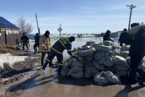 
                    В Западно-Казахстанской области продолжается противопаводковая работа
                