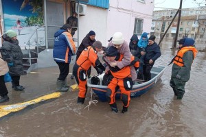 Река вышла из берегов в Кокшетау и затопила дома, дворы и детсад