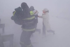 Девять человек спасены на автодороге в области Абай