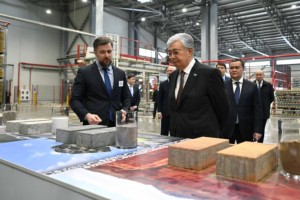
                    Токаев посмотрел, какие материалы используются в благоустройстве Астаны
                