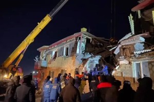 Обрушение дома в Карагандинской области: из-под завалов извлечены тела двух человек