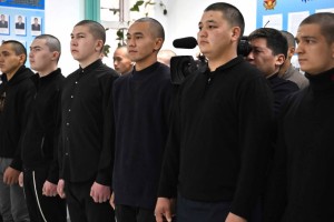 
                    Токаев побеседовал с призывниками в Уштобе 
                