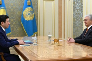 
                    Токаев принял председателя Мажилиса Ерлана Кошанова
                