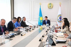 Дархан Сатыбалды провел совещание по вопросам дальнейшего развития Международного аэропорта Алматы