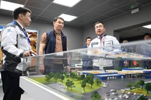 
                    Аким Алматы ознакомился с деятельностью завода Hyundai Trans Auto
                