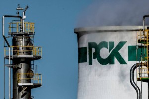 
                    В Германии допустили дефицит бензина при нефтяном эмбарго
                
