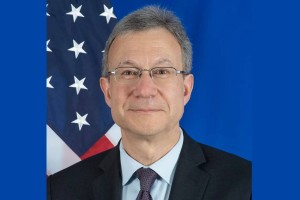 
                     О своей отставке объявил Посол США в Казахстане Дэниел Розенблюм 
                