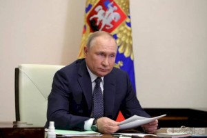 
                    Песков опроверг информацию о тяжелой болезни Владимира Путина
                