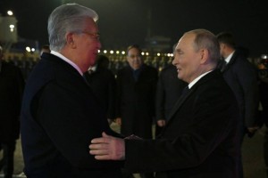 
                    Путин прибыл в Астану
                