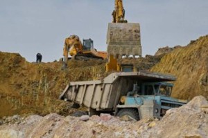 
                    До дна котлована еще более 40 метров: поиски упавшего под землю автобуса с людьми продолжаются
                