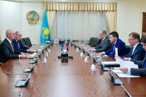 
                    Роман Скляр провел встречу с министром промышленности и торговли России 
                