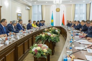 
                     Главы правительств Казахстана и Беларуси провели переговоры в Минске
                