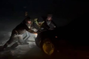 
                    Как абайские полицейские встречали Новый год на трассе
                